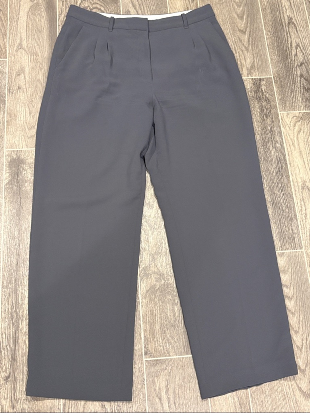 Aritzia The Effortless Pant in Charcoal